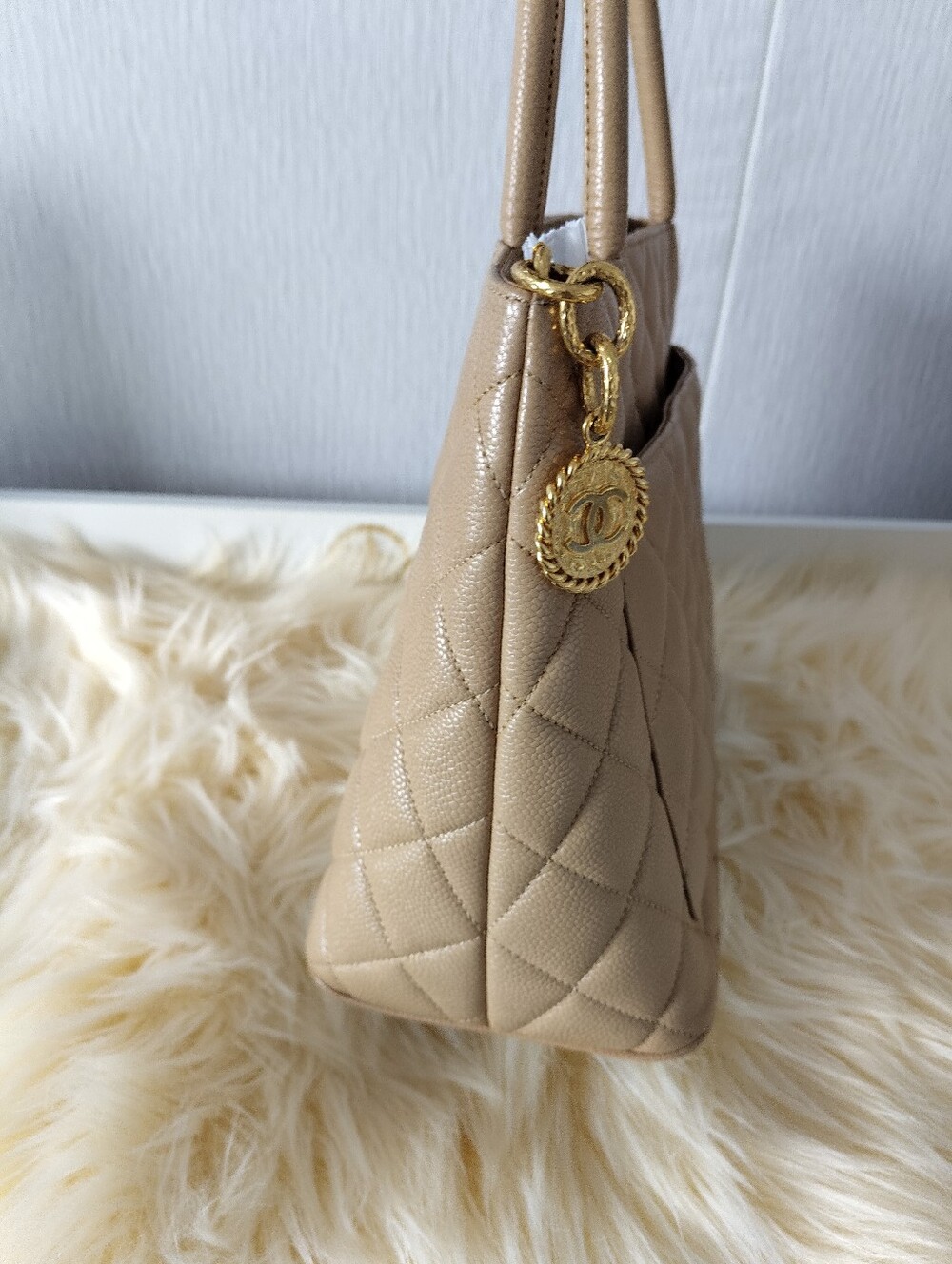 CHANEL Beige Quilted Leather Tote with CC Emblem - Picture 6 of 13